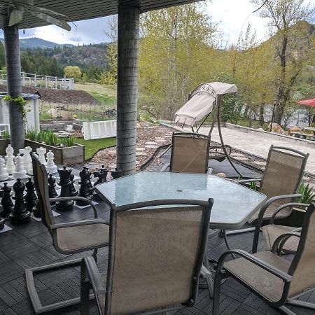 Noble House Suites B&B Grand Forks Esterno foto