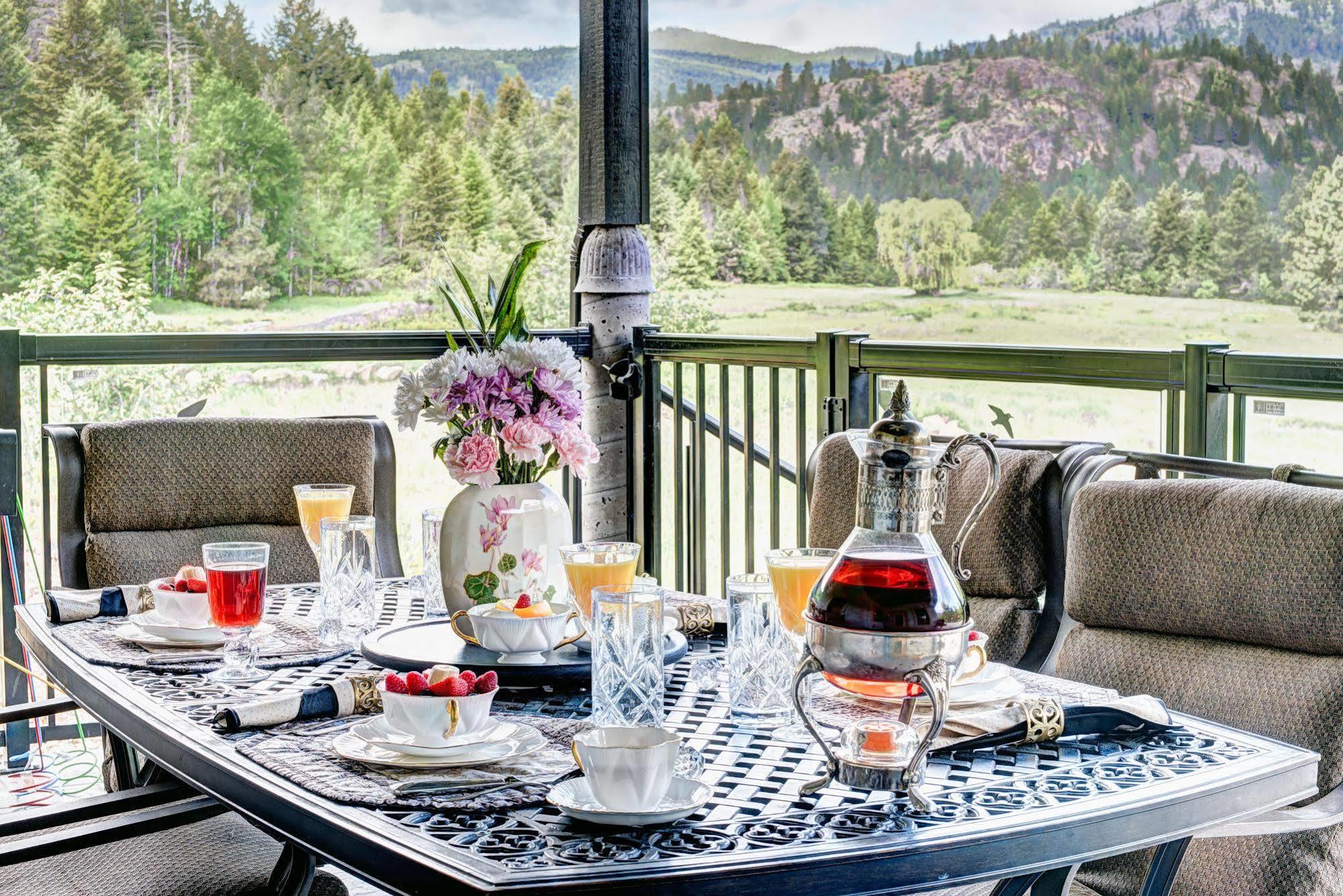Noble House Suites B&B Grand Forks Esterno foto