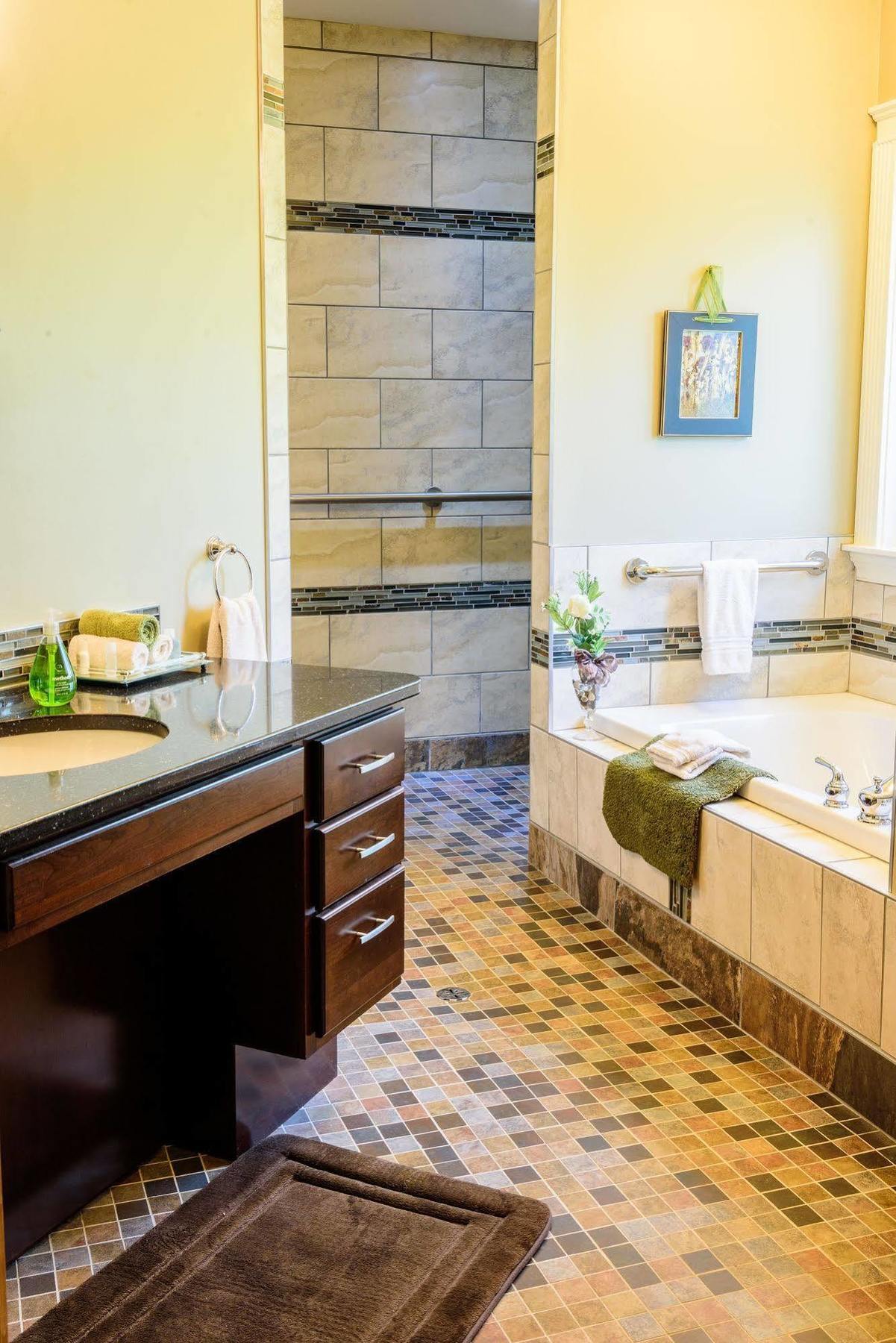 Noble House Suites B&B Grand Forks Esterno foto