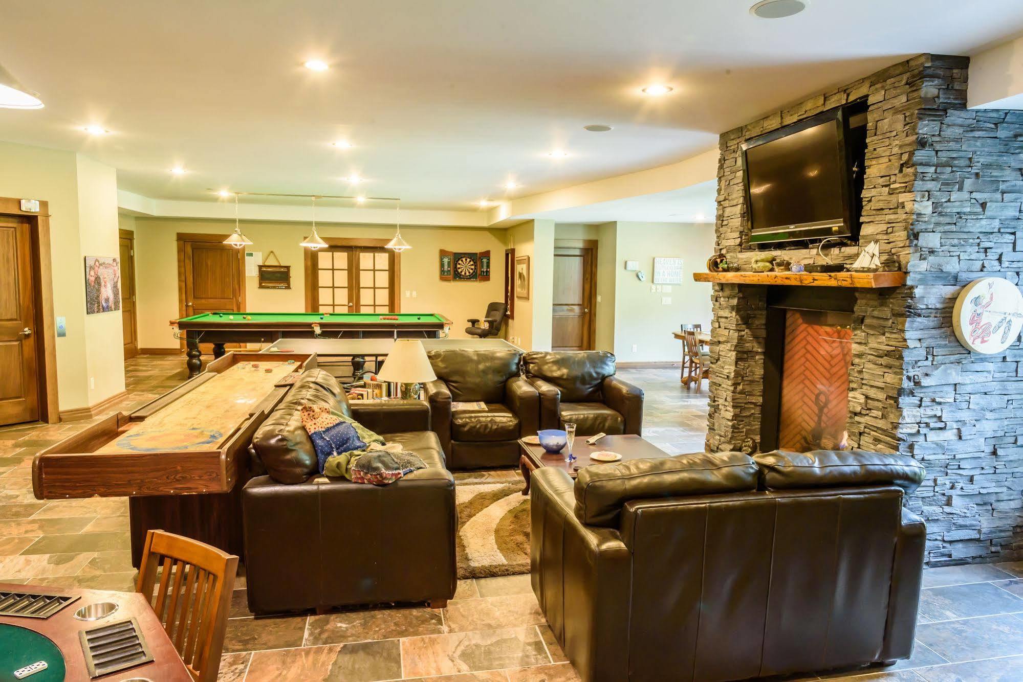 Noble House Suites B&B Grand Forks Esterno foto