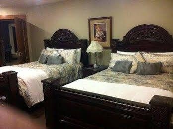 Noble House Suites B&B Grand Forks Esterno foto